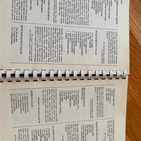 Assorted Vintage Cookbook Collection - Picture 3 of 4